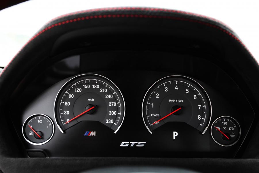 Панель приборов BMW M2 CSR by Lightweight Performance 2017 года  (фото 32 из 32)